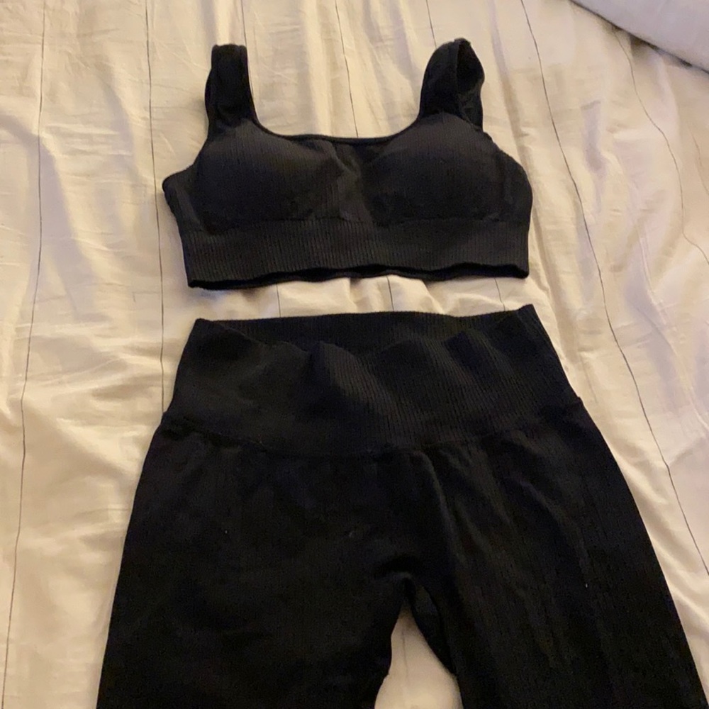 Black Amazon workout active set- leggings and sports bra